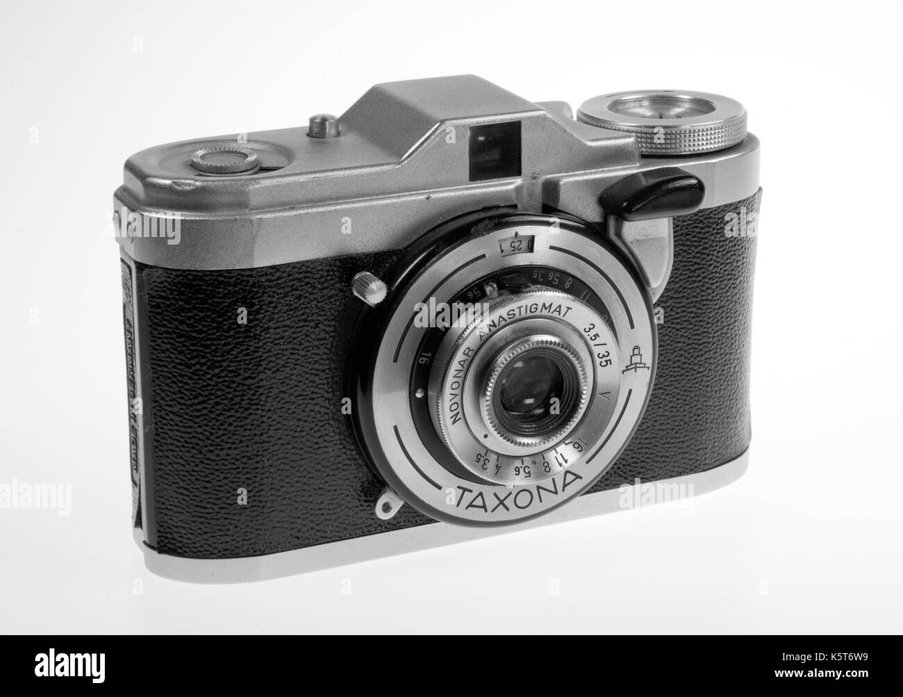 Zeiss Ikon Taxona 35mm fotocamera a pellicola fabbricato dalla VEB Zeiss Ikon - Dresda tra il 1953 e il 1957 Foto Stock