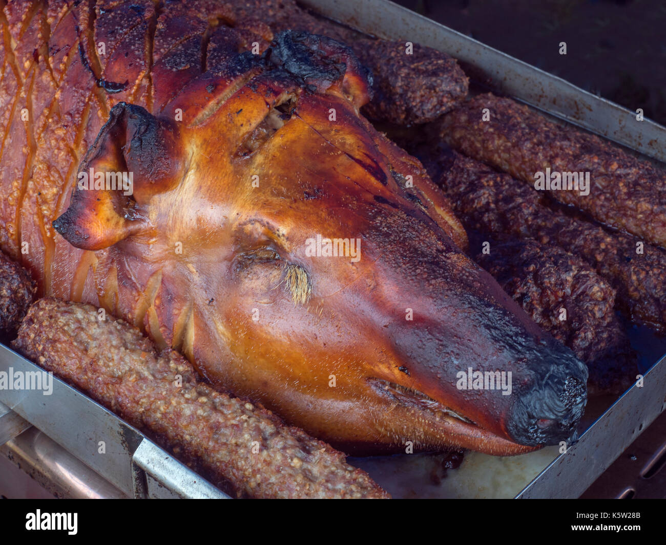 Maiale morto essendo cotti sul barbecue di Norfolk Foto Stock