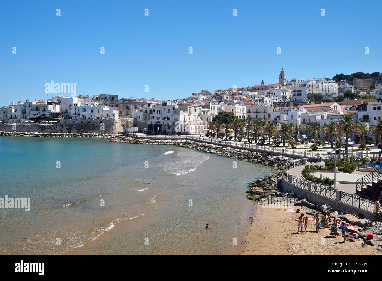 Sul fronte del lago, Vieste e Gargano, provincia di Foggia, Puglia, Italia meridionale, Italia Foto Stock