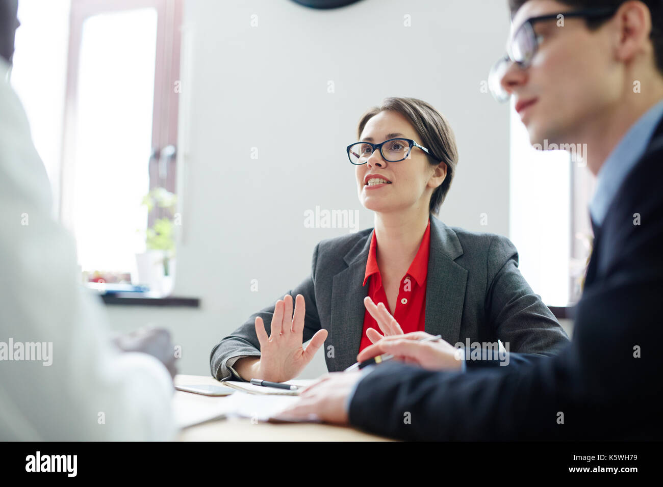 Parlando al richiedente Foto Stock