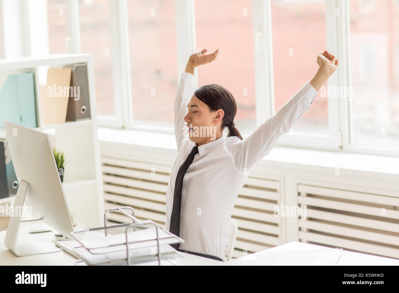 La mattina presto in ufficio Foto Stock
