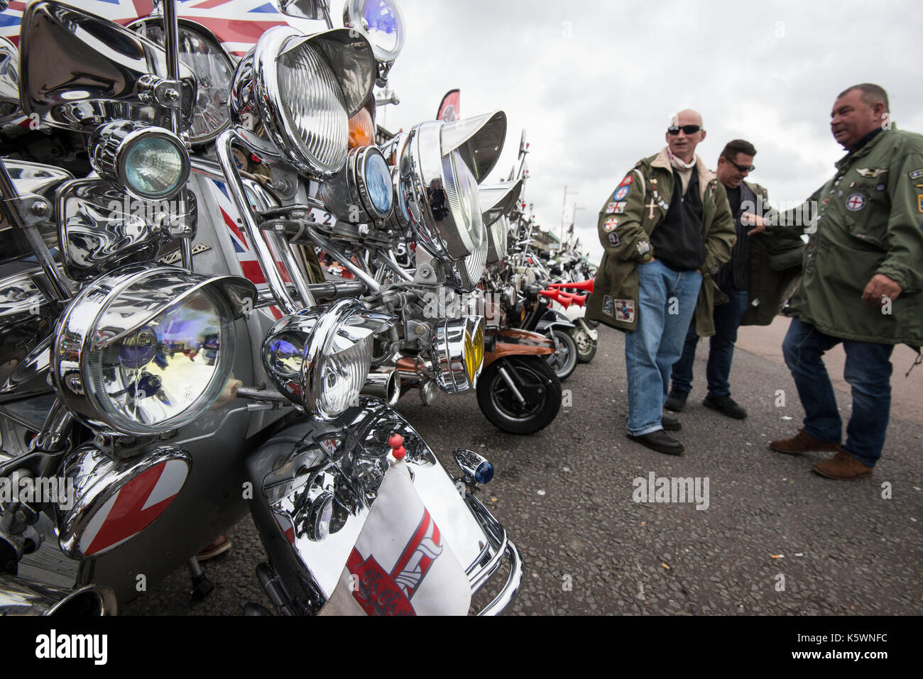 Ace Cafe reunion 2017 brighton burn-up, migliaia di ciclisti rode a Brighton, convergenti su unità di Madera per l annuale Raduno motociclistico Foto Stock