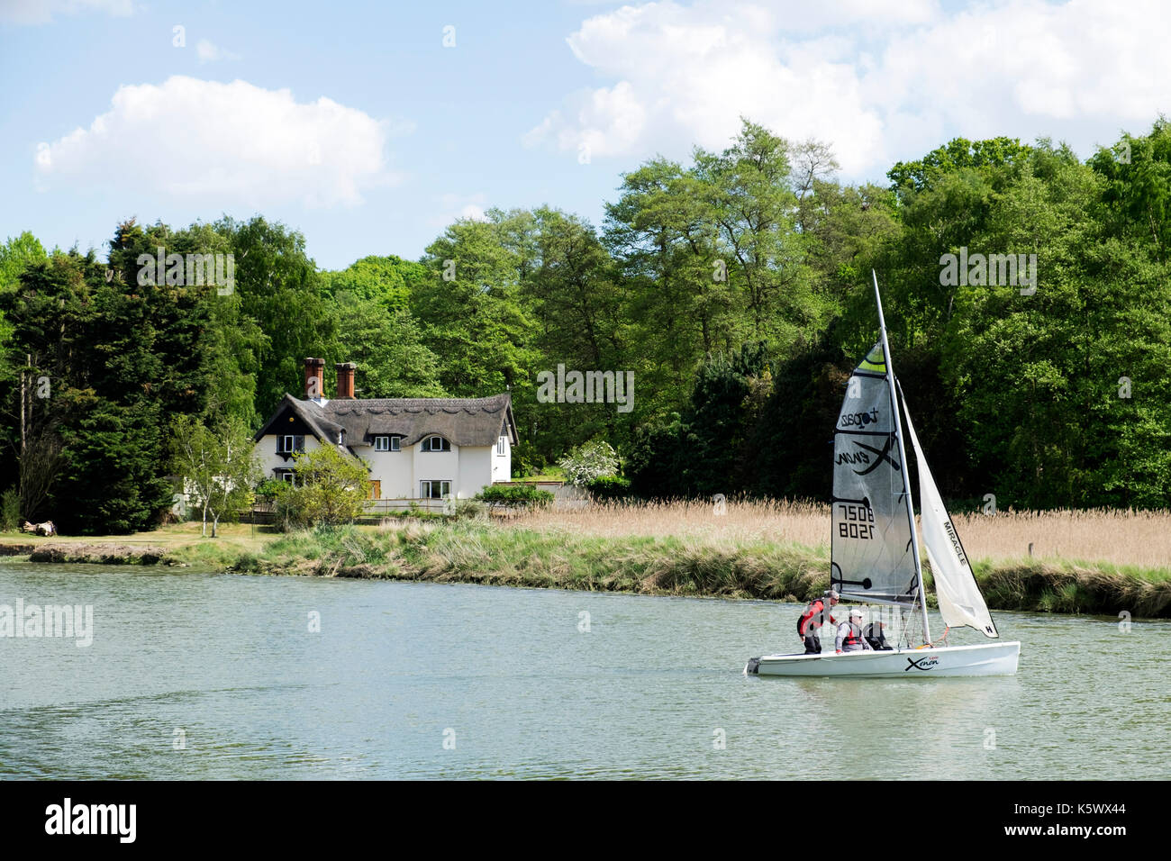 I marinai sotto istruzione, fiume Deben, Melton, Suffolk, Inghilterra. Foto Stock