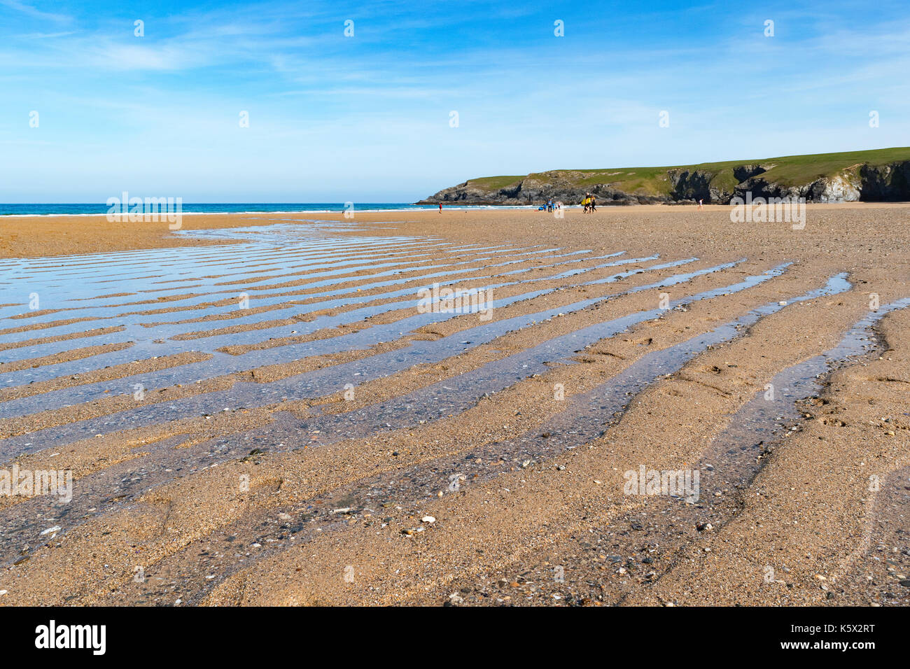 La vasta spiaggia di sabbia a Holywell Bay vicino a Newquay in Cornovaglia, Inghilterra, Regno Unito Foto Stock