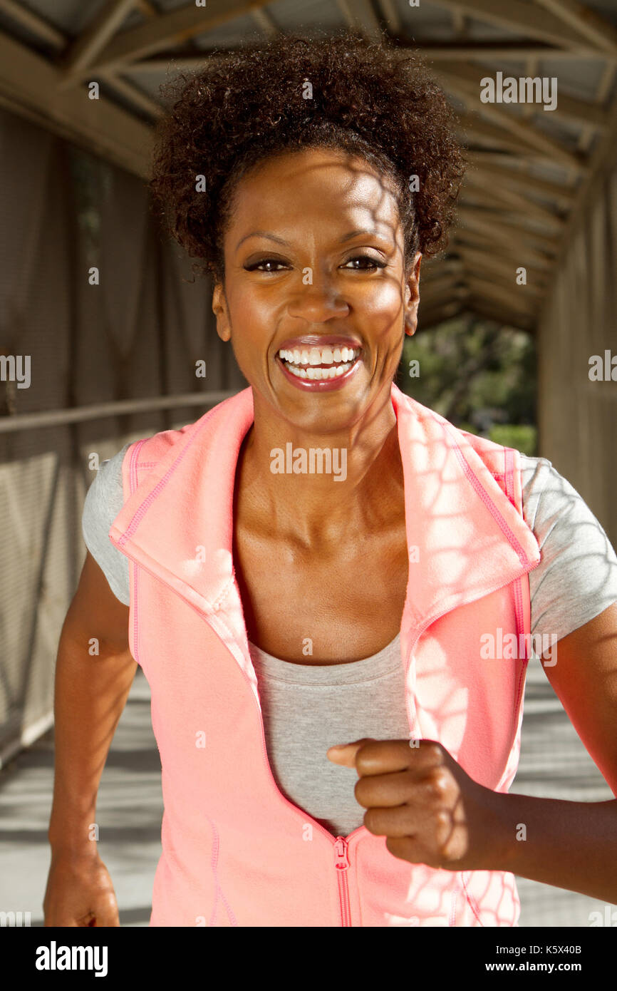 African American donna esercizio. Foto Stock