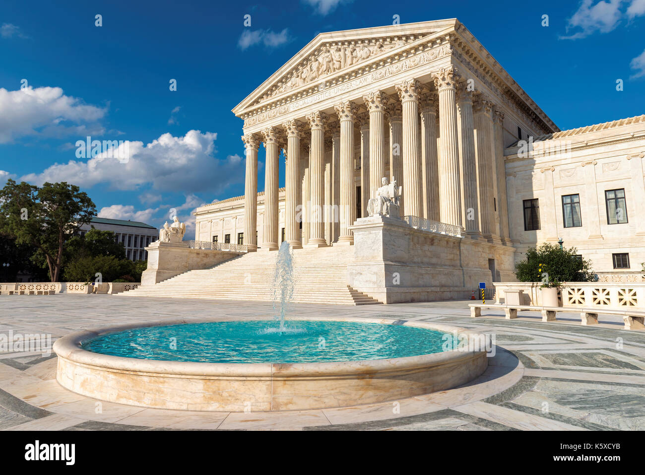 La Corte suprema degli Stati Uniti edificio al tramonto a Washington dc, Stati Uniti d'America. Foto Stock