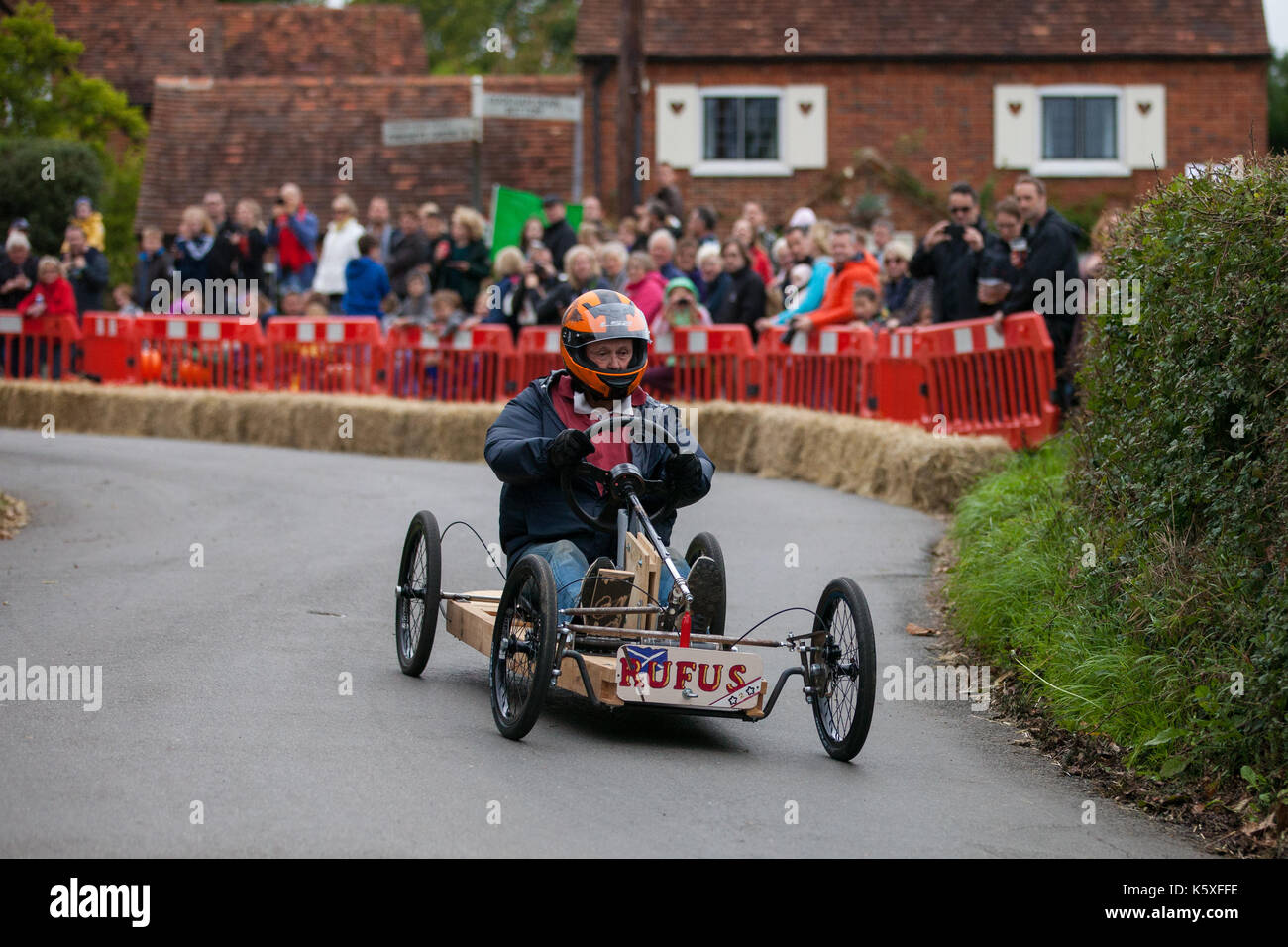 Cookham Dean, UK. Decimo Sep, 2017. Un custom-costruito go-kart denominato Rufus compete nel Cookham Dean gravità Grand Prix in aiuto della valle del Tamigi e Chiltern Air Ambulance. Credito: Mark Kerrison/Alamy Live News Foto Stock