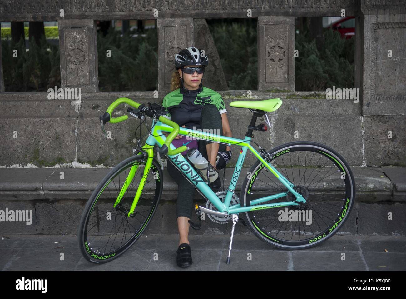 Città del Messico, Città del Messico, mx. Decimo Sep, 2017. adriana Flores, 45.dipendente.central de Autobuses tacuba, 8 km al giorno a credito: joel alvarez/zuma filo/alamy live news Foto Stock