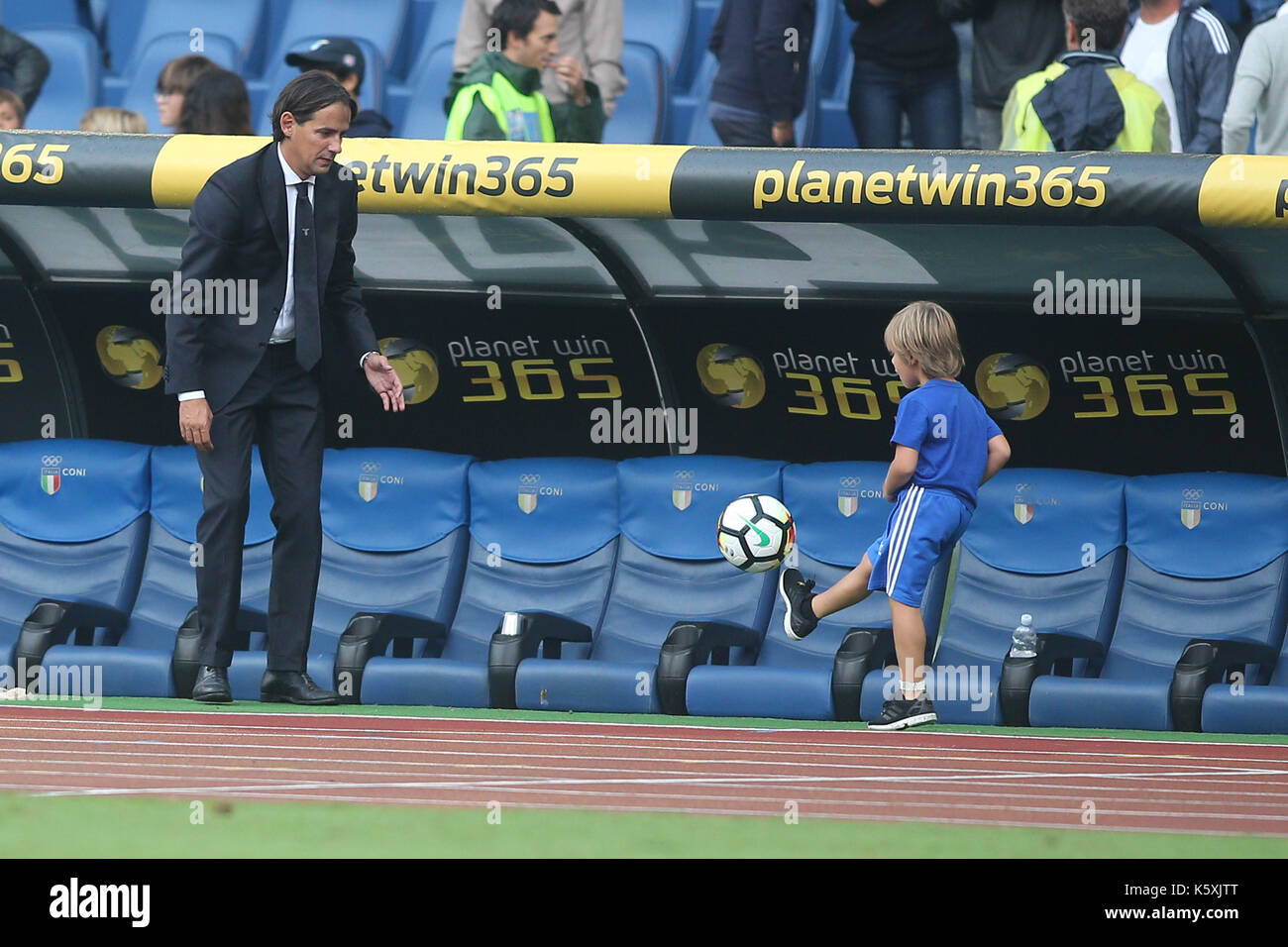 Italia, Roma, 10 settembre 2017: simone inzaghi con lui figlio alla fine della partita di calcio di serie a del campionato italiano tra Lazio vs Milano in stadio Olimpico di Roma il 10 settembre 2017. Foto Stock