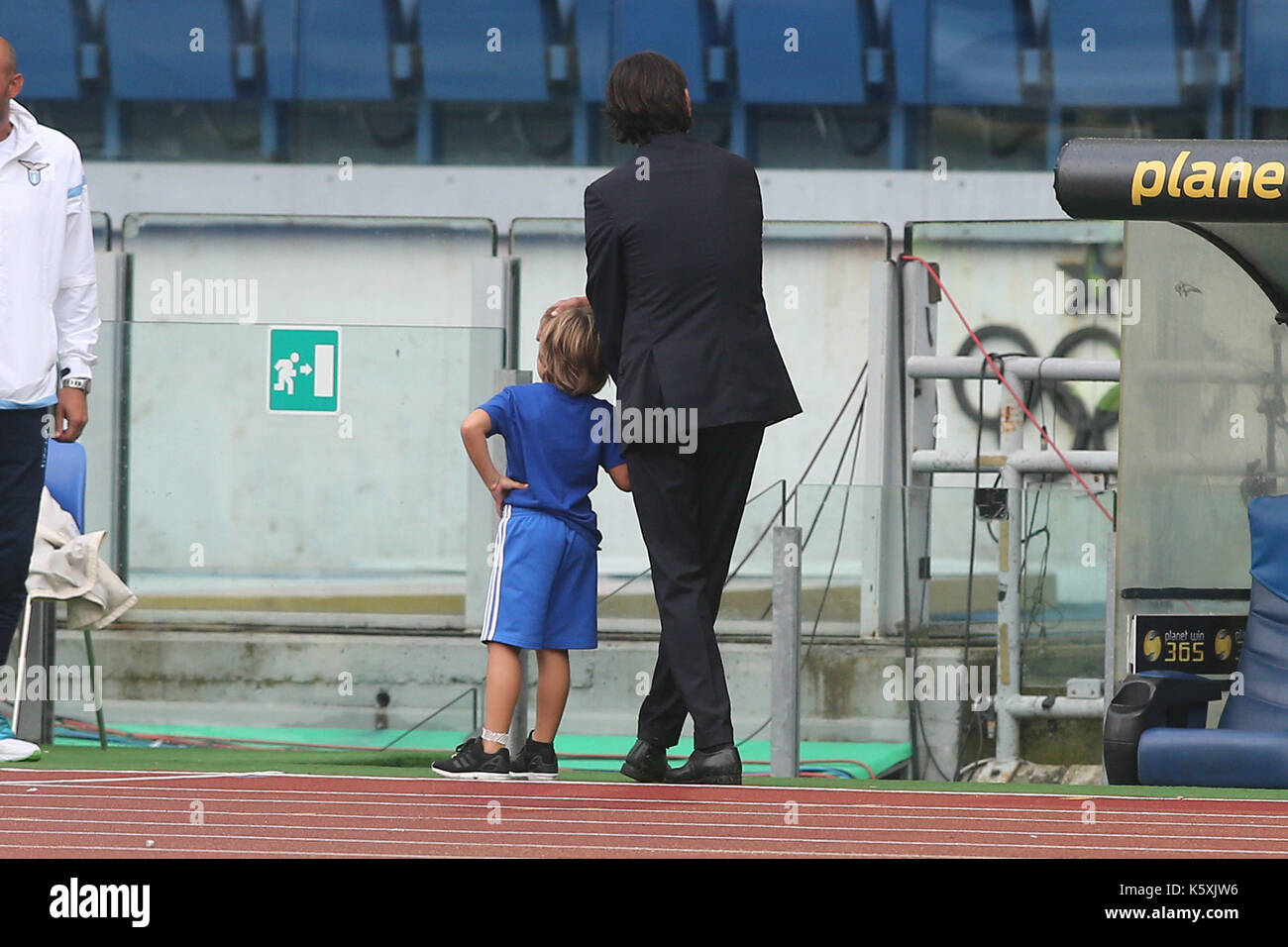 Italia, Roma, 10 settembre 2017: simone inzaghi con lui figlio alla fine della partita di calcio di serie a del campionato italiano tra Lazio vs Milano in stadio Olimpico di Roma il 10 settembre 2017. Foto Stock