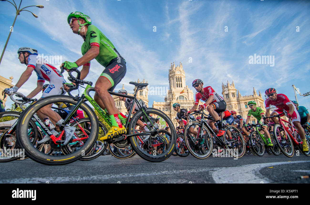 Madrid, Spagna. 10 Settembre, 2017. Peloton corse durante la fase 21 del Tour della Spagna (Vuelta a España) tra Madrid e Madrid il 10 settembre 2017 a Madrid, Spagna. ©David Gato/Alamy Live News Foto Stock