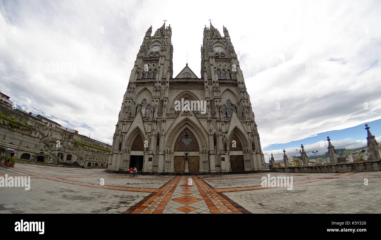 Quito, Ecuador - 2017: La Basilica del voto Nazionale (Basílica del Vito Nacional) è una chiesa cattolica romana situata nel centro storico. Foto Stock