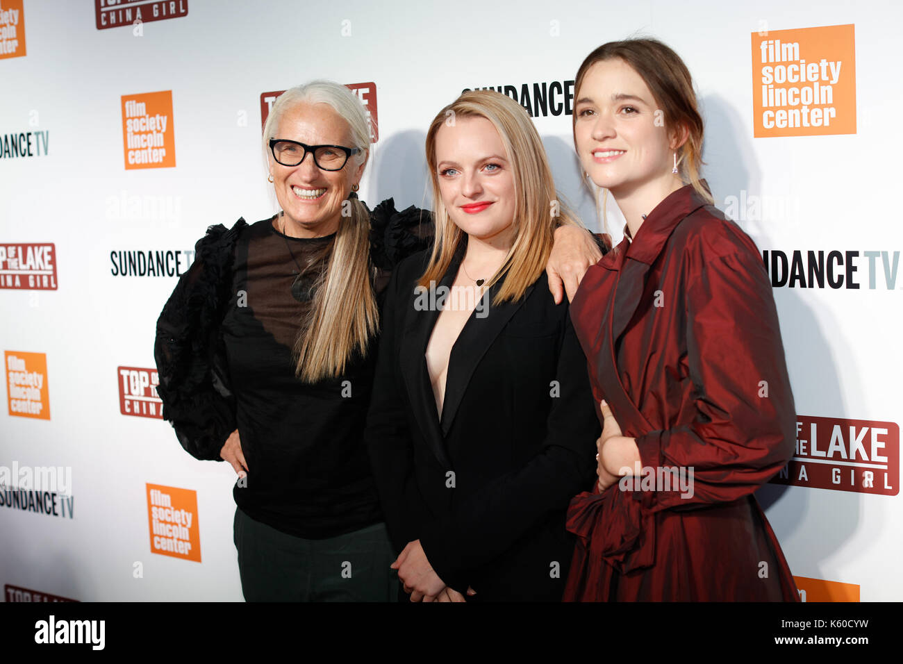 Jane Campion, Elisabeth Moss Alice Englert arriva prima Top Lake : China Girl Film Society il Walter Reade Theatre di Lincoln Center a New York. Foto Stock