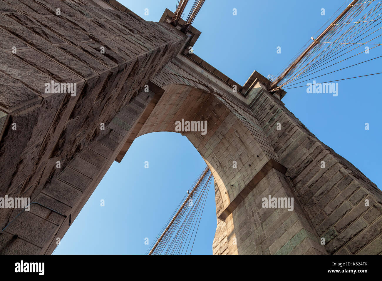 Un primo piano immagine della struttura del ponte di Brooklyn Bridge Tower a New York City e new york. Foto Stock Un primo piano immagine della struttura del ponte di Brooklyn Bridge Tower a New York City e new york. Foto Stock