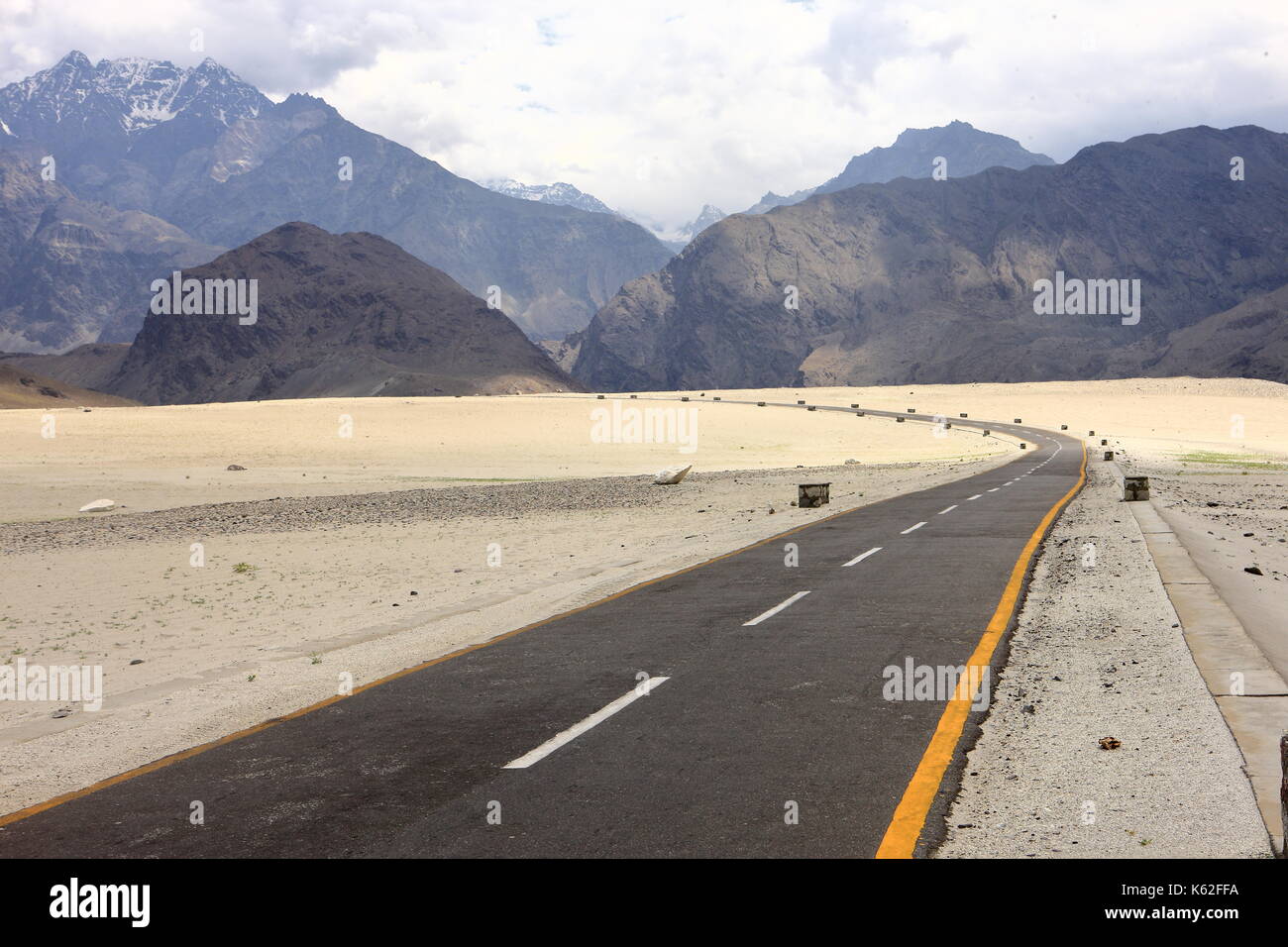 I percorsi della luce a Canal Road, Lahore, Pakistan Foto Stock