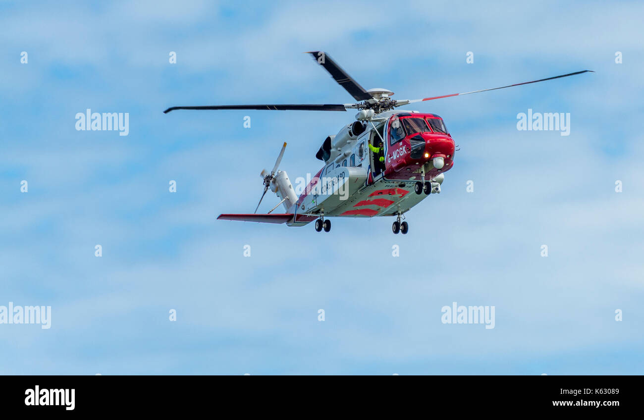 Aria e mare Salvataggio in elicottero a moelfre scialuppa di salvataggio giorno 2017 evento su anglesey Foto Stock