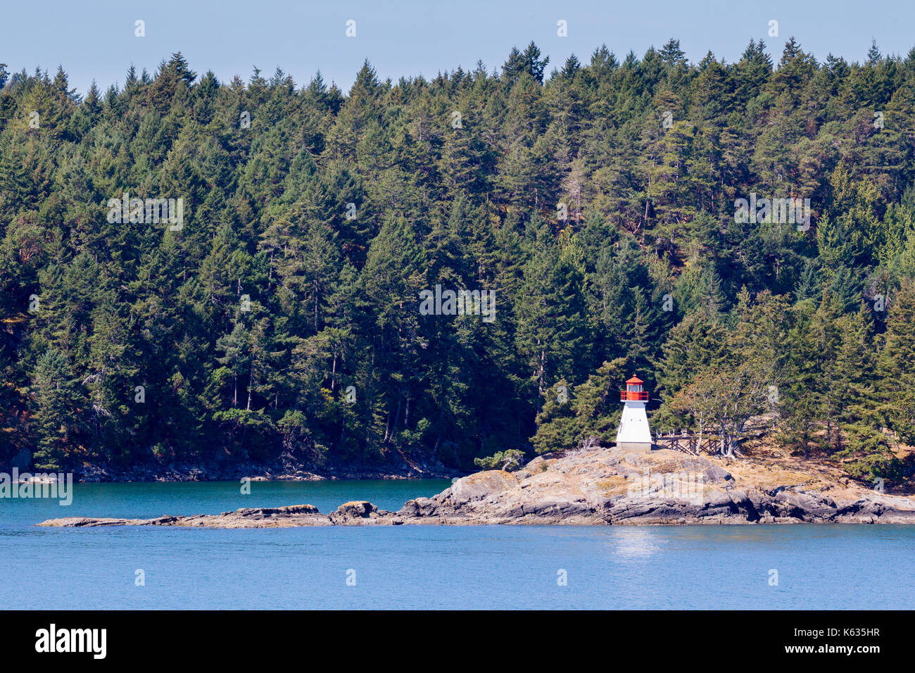 Piccolo faro sulle isole del golfo all'isola di Vancouver, British Columbia, Canada. Foto Stock