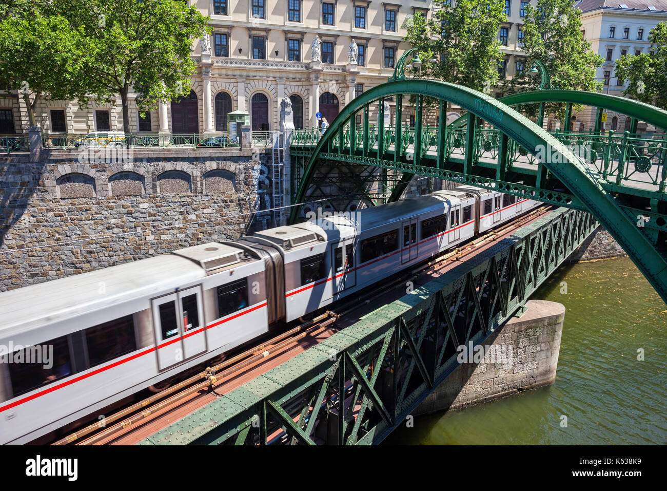 Ferrovia sotterranea ubahn u bahn immagini e fotografie stock ad alta ...