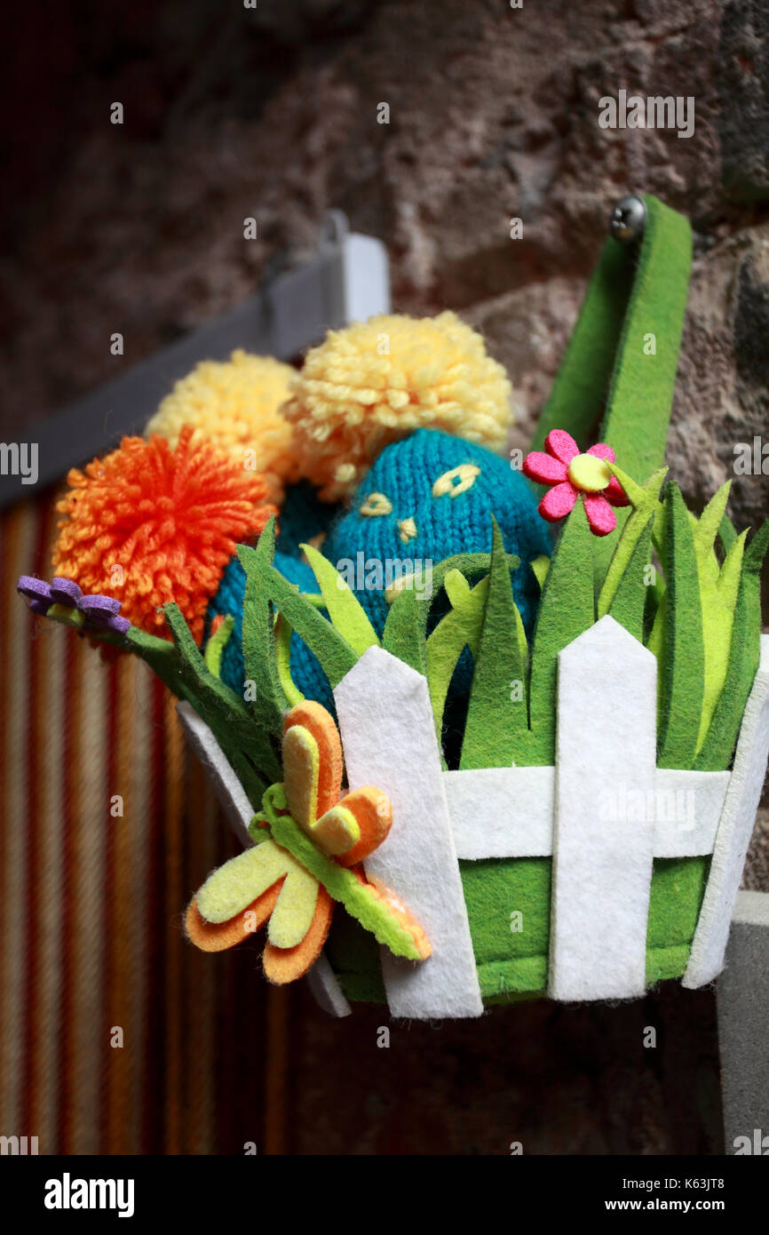 Tessuto decorativo vaso appeso a una parete Foto Stock