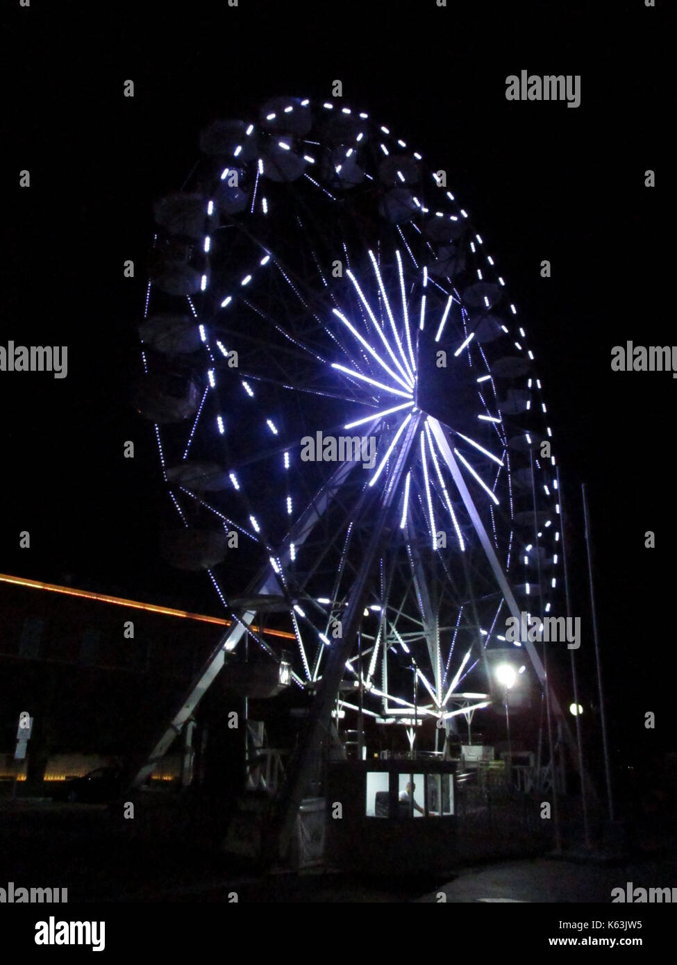 Night Shot giostra ruota panoramica, illuminato Foto Stock