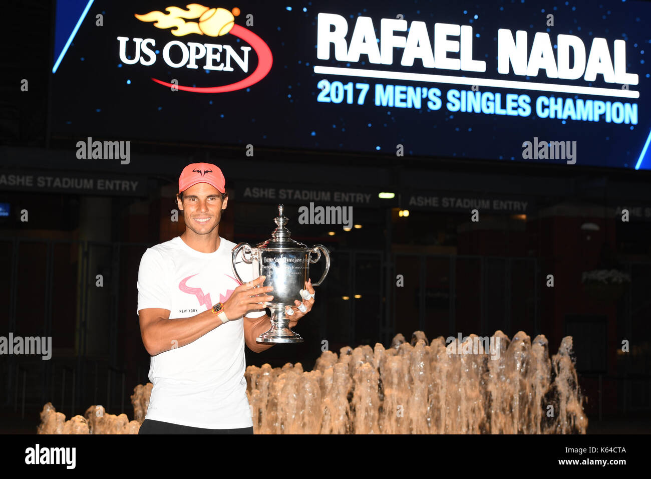 Flushing NY - 10 SETTEMBRE 2017 il 10 settembre 2017 il campione statunitense Open Men's Champion Rafael Nadal ha ritratto presso l'USTA Billie Jean King National Tennis Center il 10 settembre 2017 a Flushing Queens. Credito: mpi04/MediaPunch Foto Stock