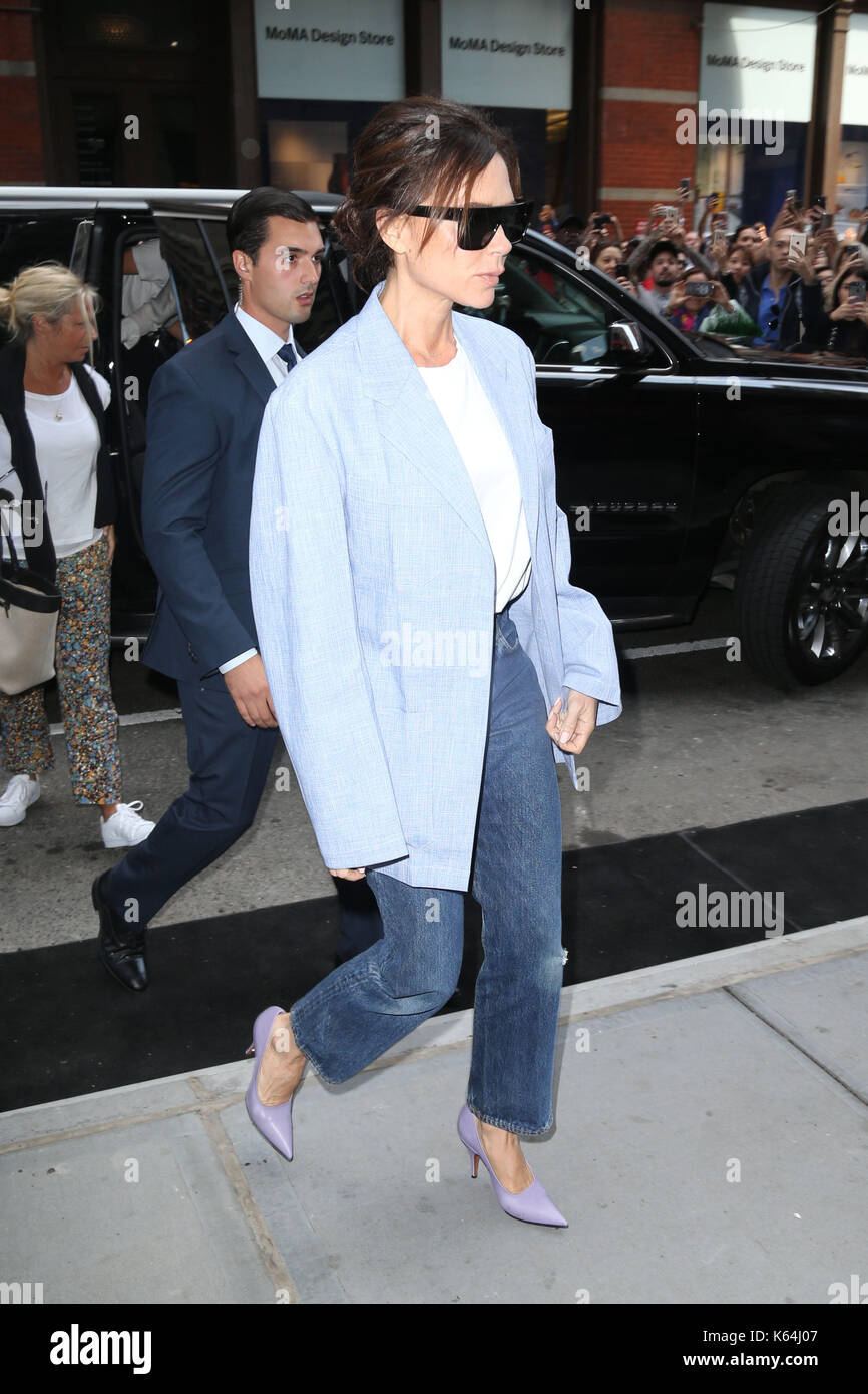 New york, ny, Stati Uniti d'America. Decimo Sep, 2017. Victoria Beckham andando a balthazar ristorante, subito dopo il suo spettacolo al nyfw. Credito: dan herrick/zuma filo/alamy live news Foto Stock