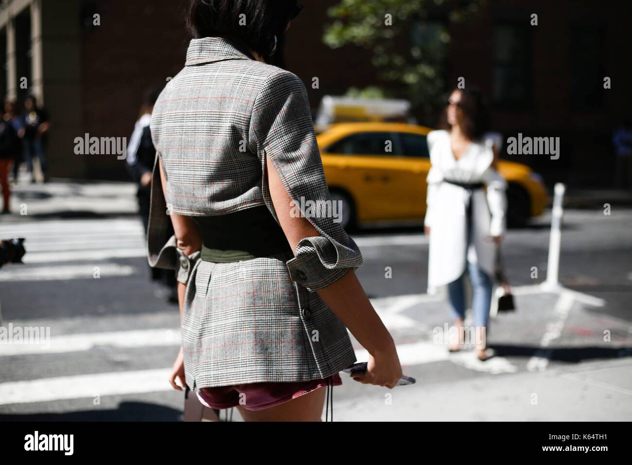 La città di new york, Stati Uniti d'America. 09Sep, 2017. tiffany hsu ponendo al di fuori del ritratto di auto pista mostra durante la settimana della moda di new york - settembre 9, 2017 - foto: pista manhattan/valentina ranieri ***per solo uso editoriale*** | verwendung weltweit/dpa/alamy live news Foto Stock