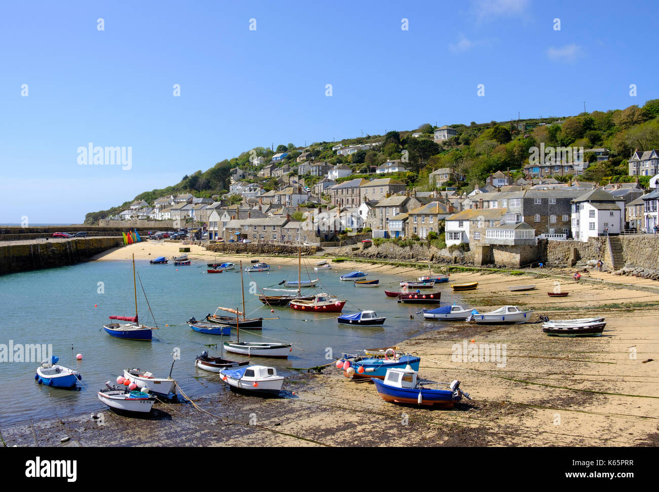 Barche da pesca al porto da pesca, mousehoule, Cornwall, Inghilterra, Gran Bretagna Foto Stock