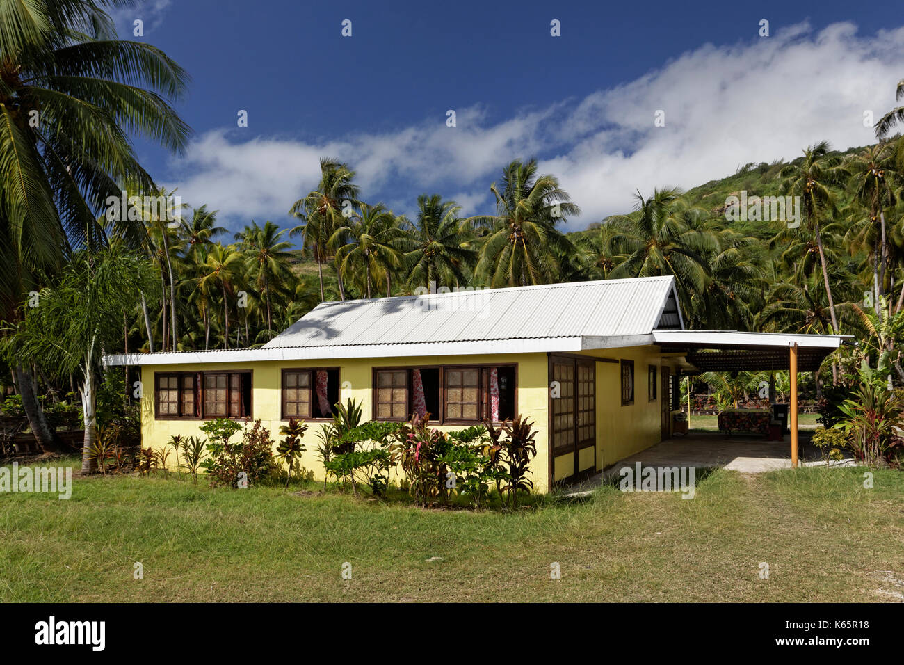 Casa tipica, isola, bora bora, isole della Società, Polinesia francese Foto Stock
