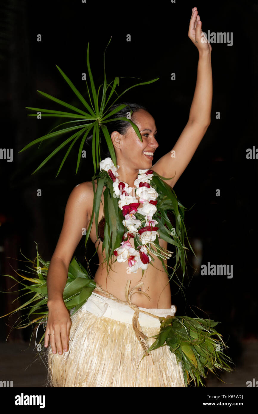 Ballerino di danza tradizionale, isola, bora bora, isole della Società, Polinesia francese Foto Stock