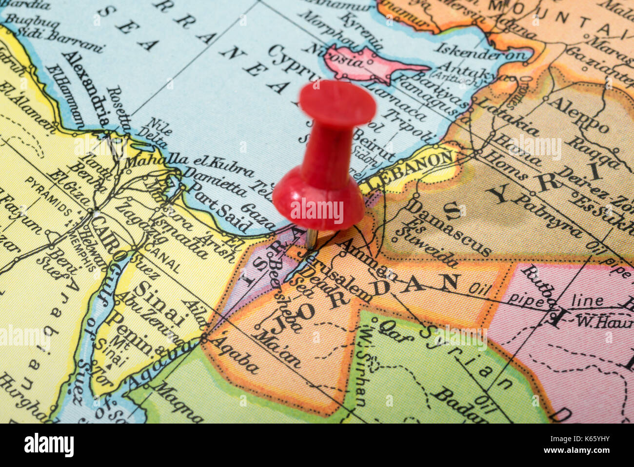 Mappa in stile vintage che mostra Gerusalemme in Israele con il push pin Foto Stock