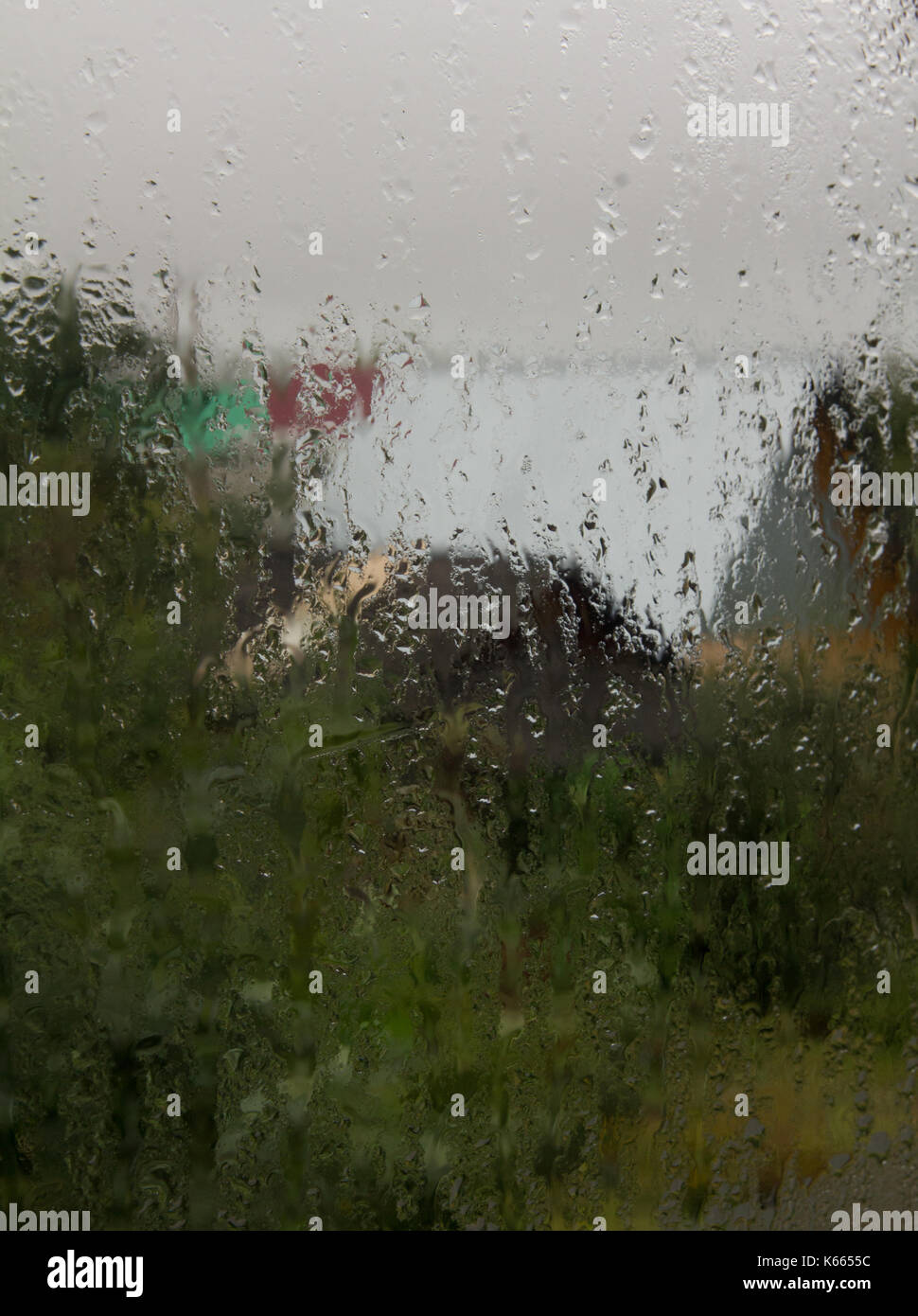 La pioggia al di fuori della finestra Foto Stock