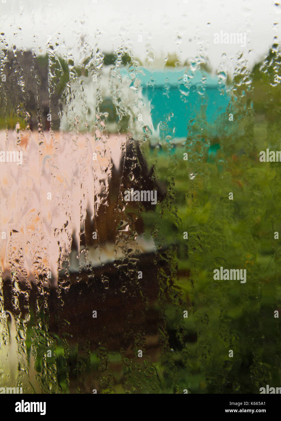 La pioggia al di fuori della finestra Foto Stock