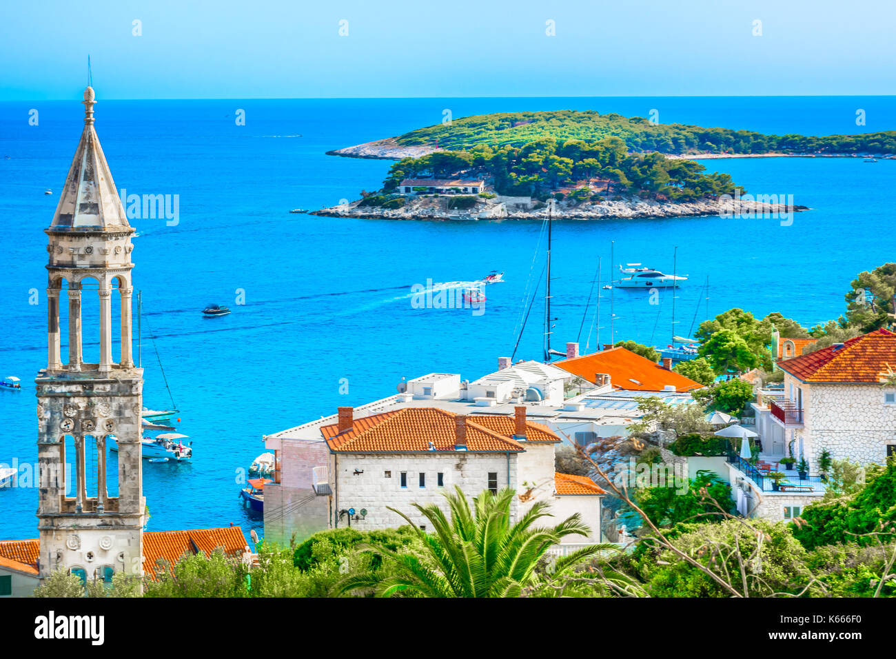 Colorato vista panoramica a isola di Hvar in estate, Croazia Europa. Foto Stock
