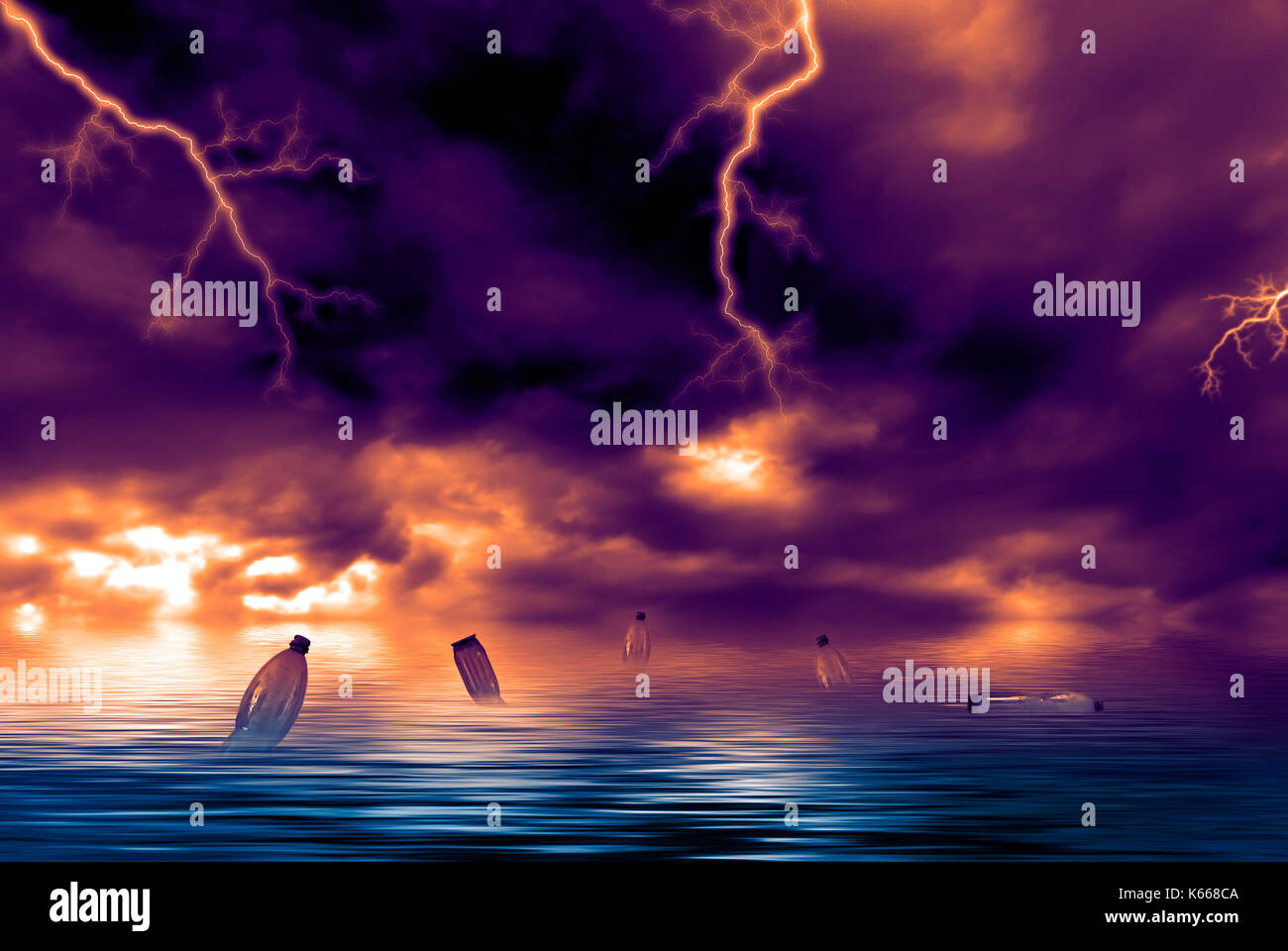 Le bottiglie di plastica nell'oceano, concetto per l'inquinamento degli oceani con fibre di plastica che termina con la nostra acqua di rubinetto o pesce che mangiamo Foto Stock