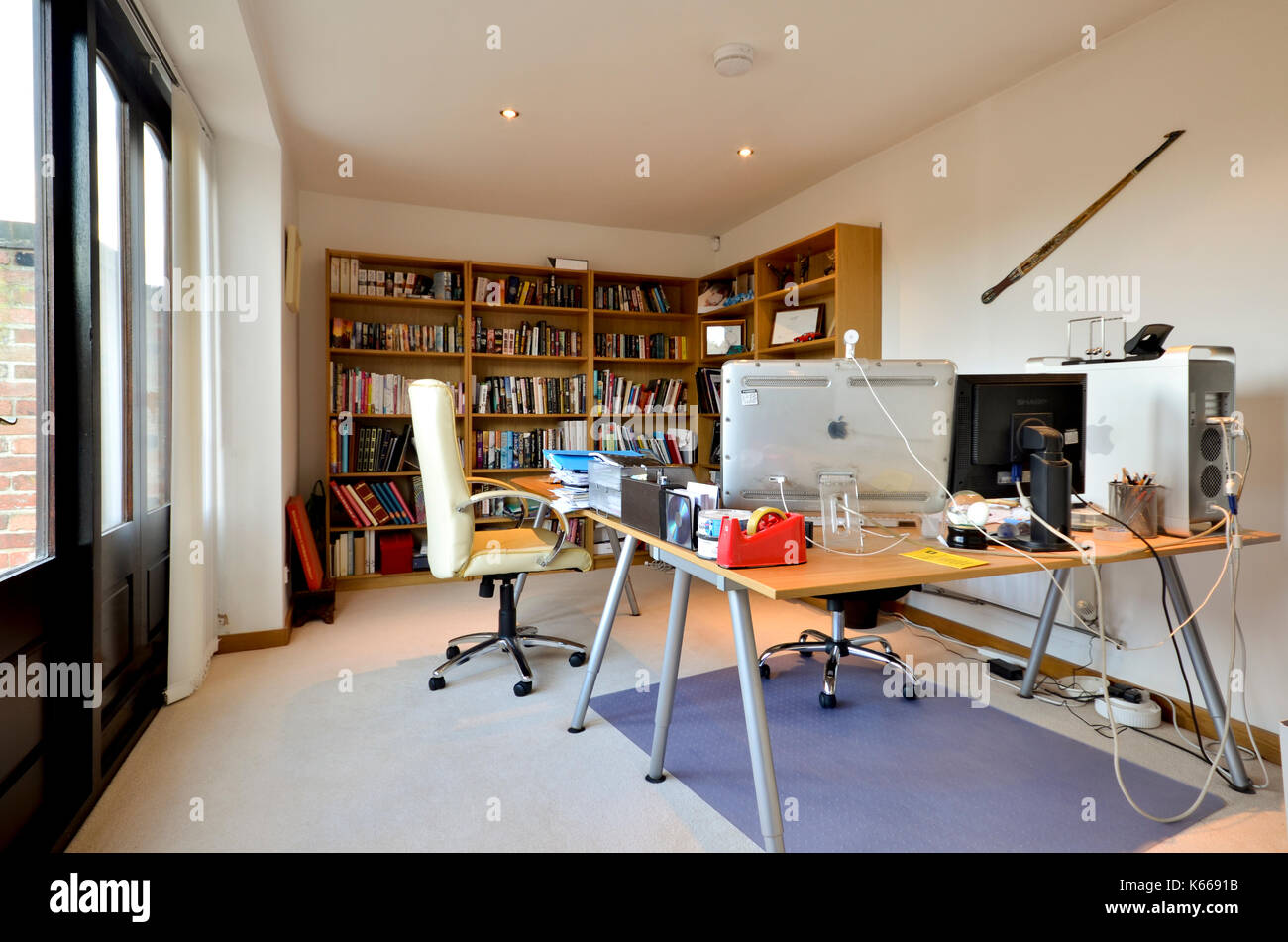 Home office con computer Apple Mac Foto Stock