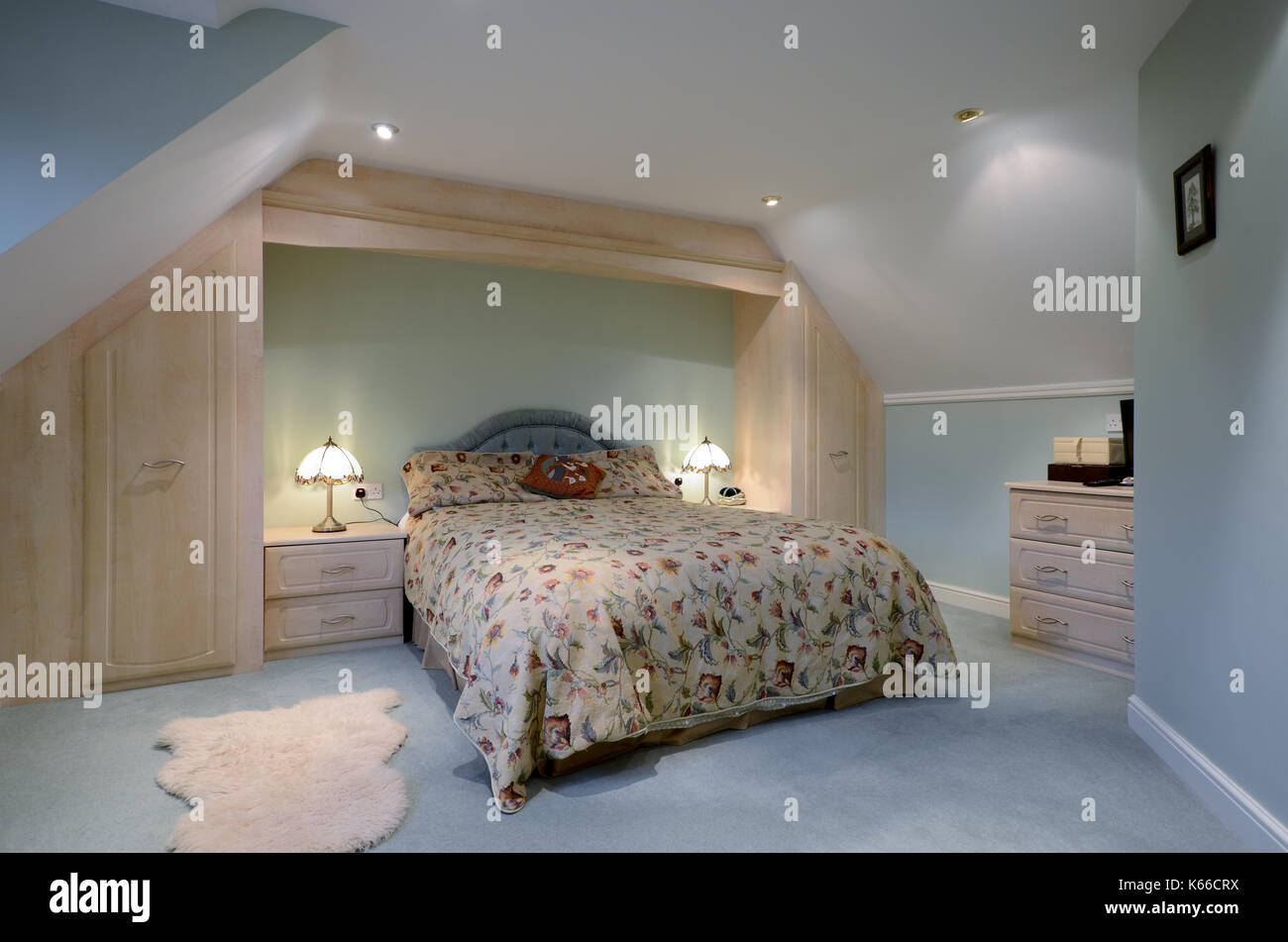 La camera da letto padronale con armadi a muro Foto & Immagine Stock ... La camera da letto padronale con armadi a muro Foto & Immagine Stock ...