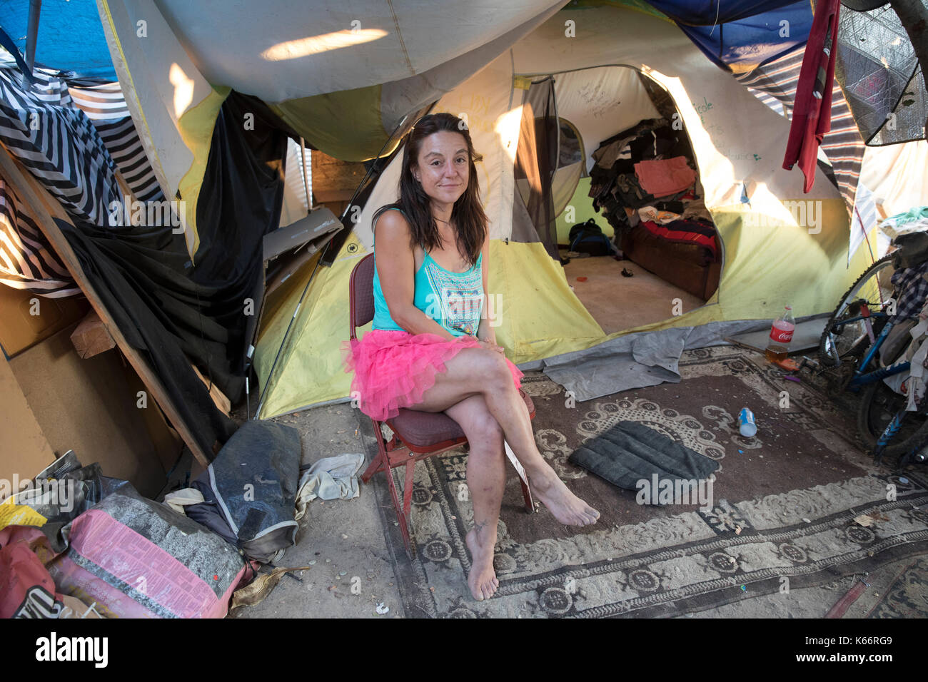 Michelle, residente della santa ana river bike trail senzatetto encampment Foto Stock