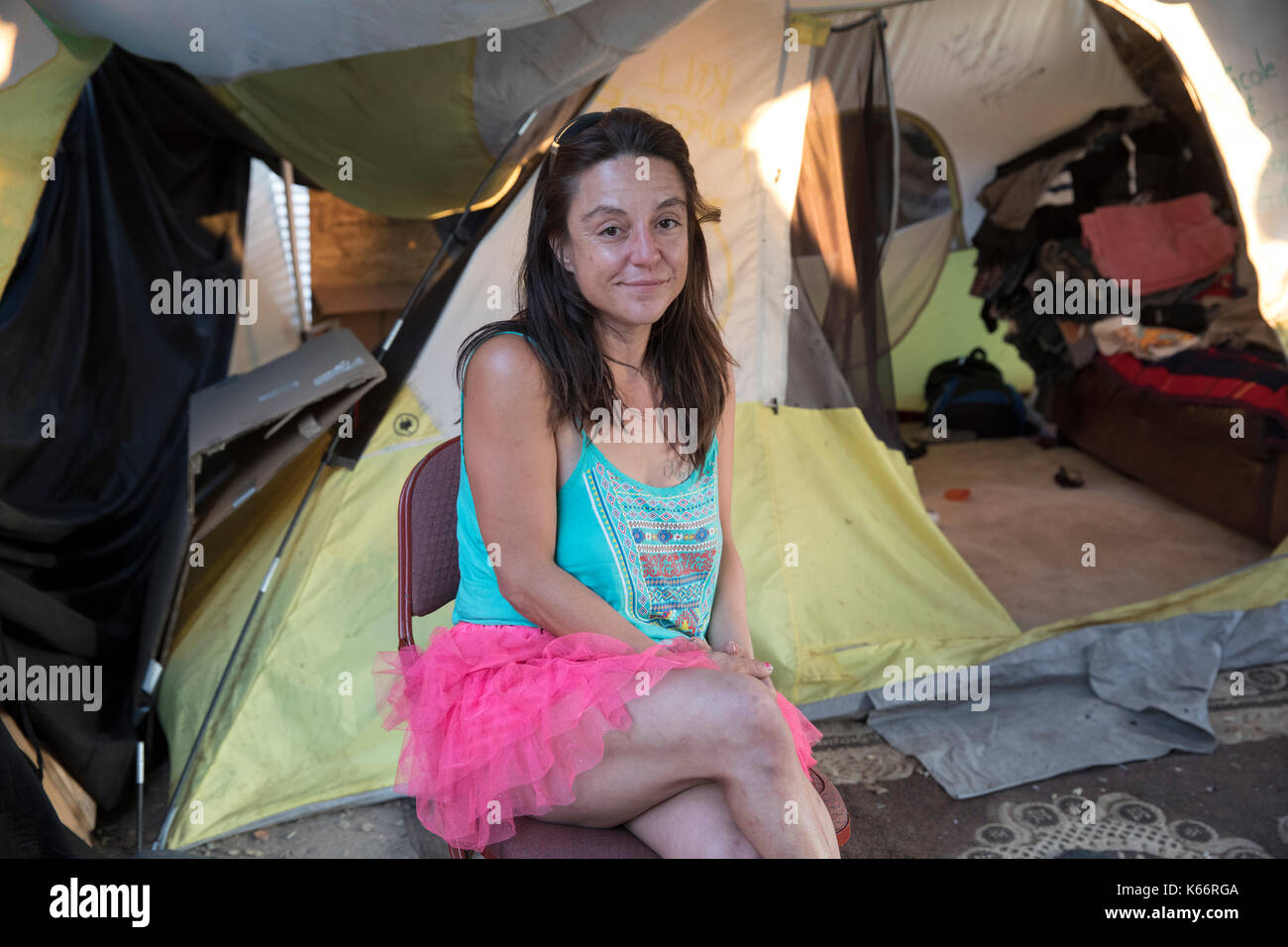 Michelle, residente della santa ana river bike trail senzatetto encampment Foto Stock