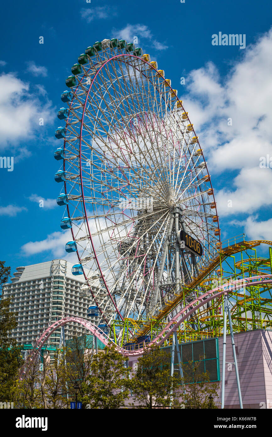 Il Cosmoworld parco divertimenti in Minato Mirai 21 seaside area urbana presso il porto della città di Yokohama, Giappone, Asia. Foto Stock