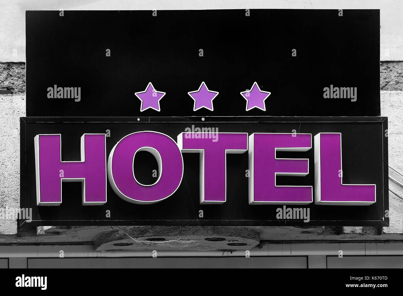 Il vecchio hotel tre stelle segno sulla facciata Foto Stock