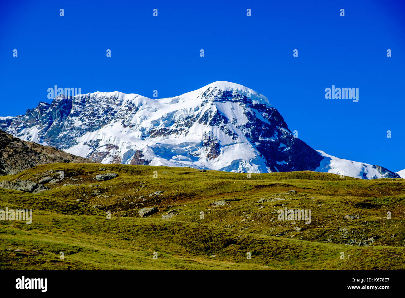 La coperta di neve vetta del monte breithorn, visto dal gornergrat Foto Stock