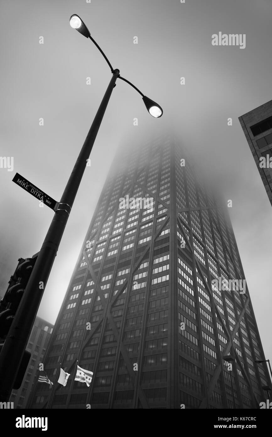 John Hancock Center nella nebbia Foto Stock