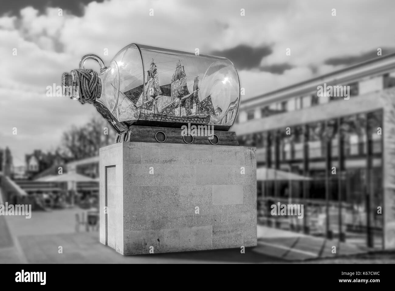 "Nelson della nave in una bottiglia' da yinka shonibare sul display esterno del National Maritime Museum di Greenwich, London, Regno Unito Foto Stock