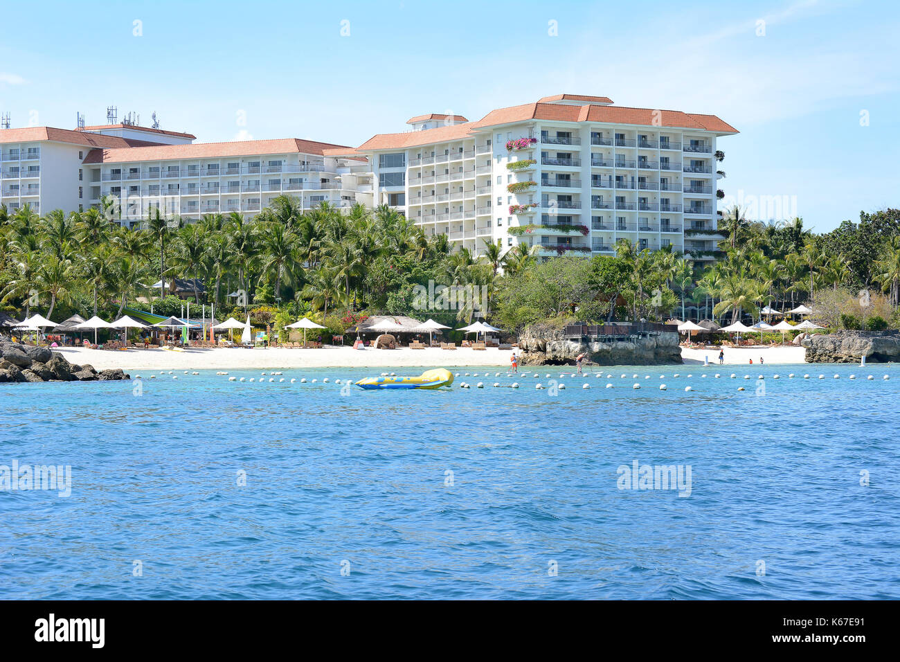 Cebu, Filippine - Aprile 5, 2016: shangri la Mactan Resort e Spa dall'acqua. Il resort di lusso dispone di un santuario marino. Foto Stock