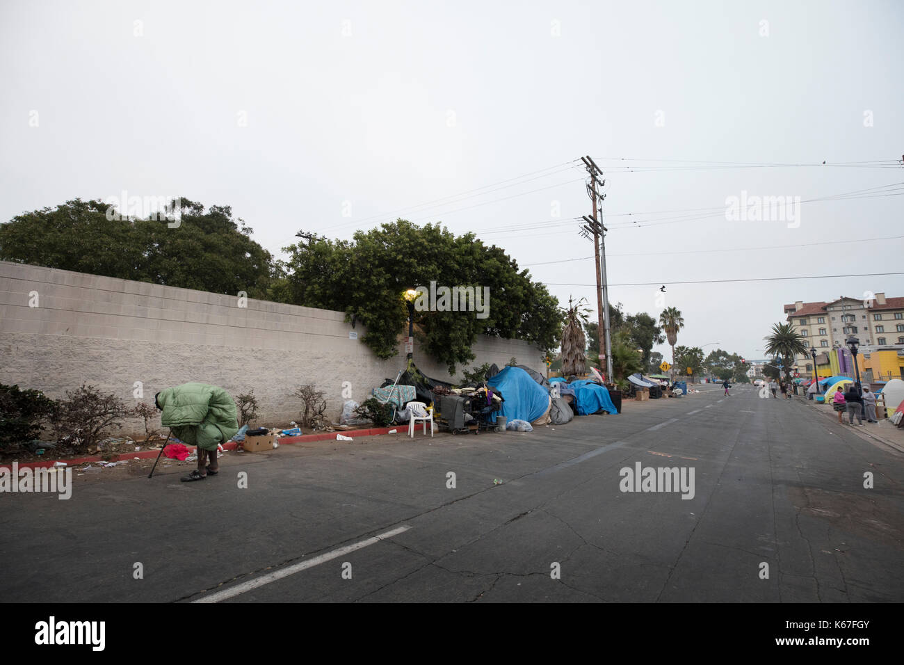 Senzatetto encampment su 17th street a san Diego in California Foto Stock