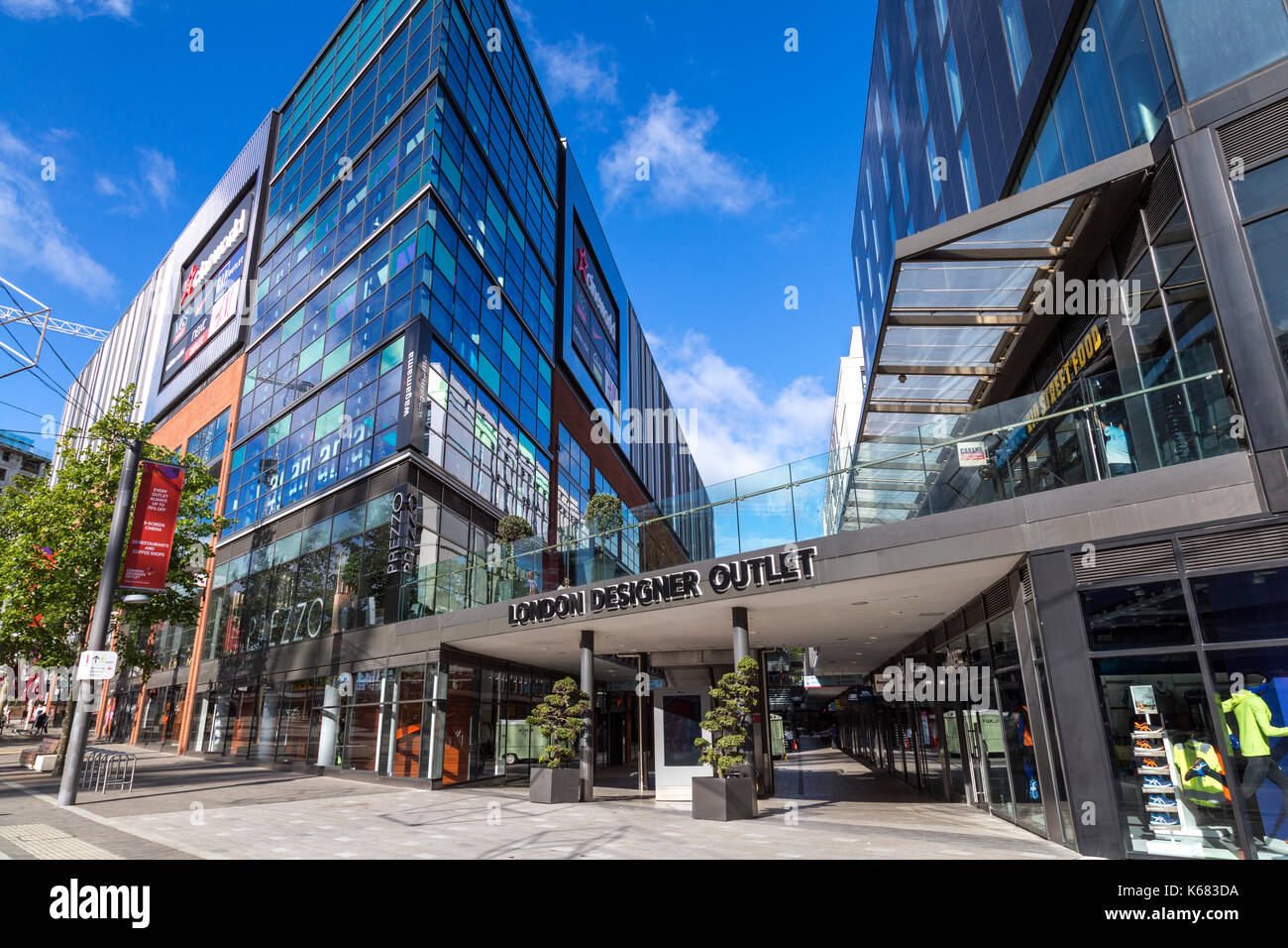 Moderno centro per lo shopping di Londra Designer Outlet, Wembley Park, Londra Foto Stock