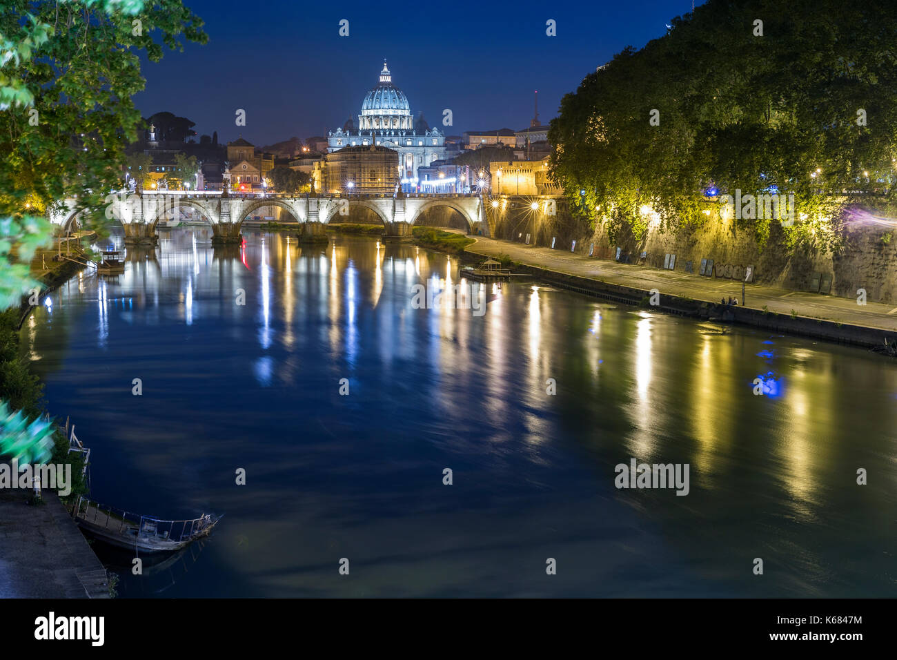 La basilica di san Pietro e il ponte sant'angelo visto dal Ponte Umberto I, Roma, Italia, Europa. Foto Stock