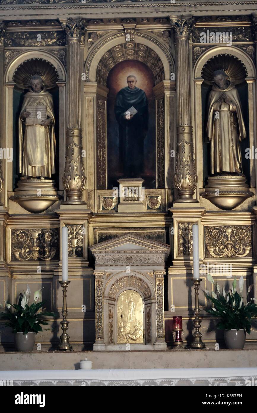 Venezia Veneto Italia. La Basilica di Santa Maria Gloriosa dei Frari (I Frari) interni. Cappella del Santissimo Sacramento Pala di Vincenzo Cadorin 1910, gild Foto Stock