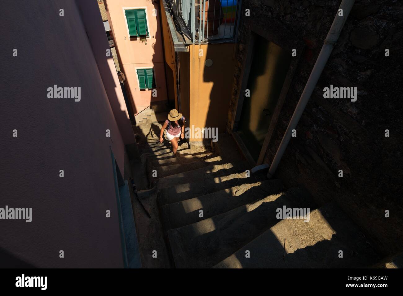 Salendo le scale Foto Stock